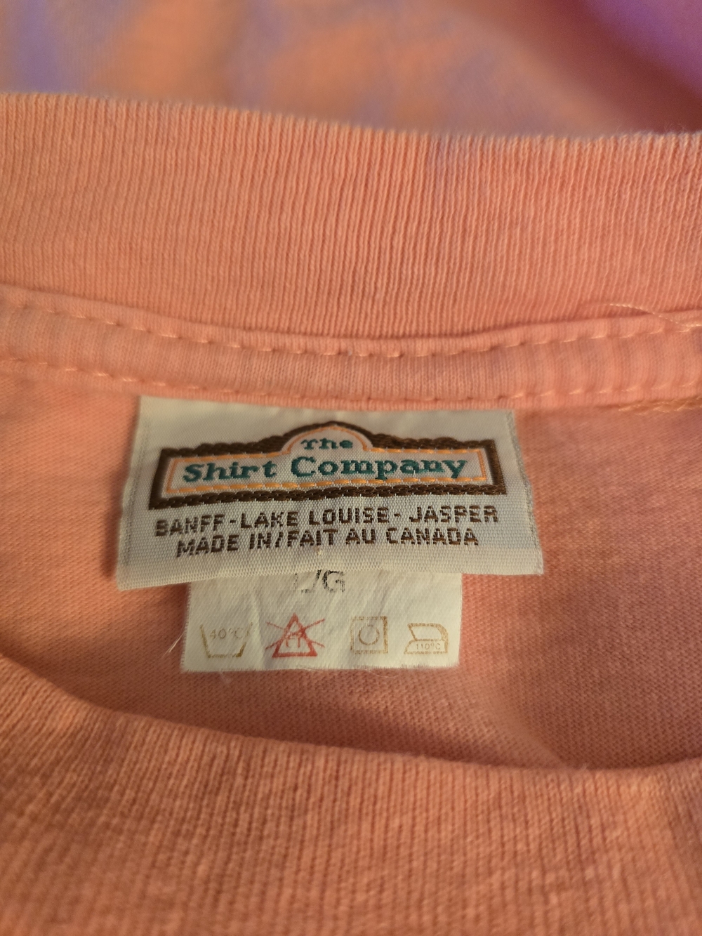 90's Vintage The Shirt Company Coral Short Sleeve Embroidered Banff, Canada Tee - Picture 5 of 6